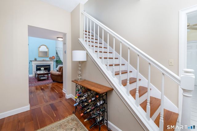 8 Whitward Place, Windsor, CT 06095