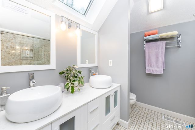 8 Whitward Place, Windsor, CT 06095