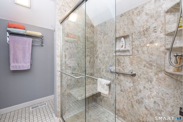 8 Whitward Place, Windsor, CT 06095