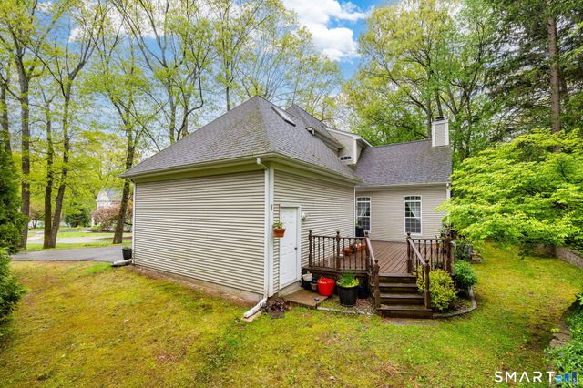 8 Whitward Place, Windsor, CT 06095