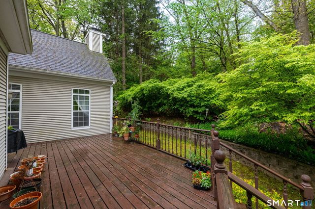 8 Whitward Place, Windsor, CT 06095