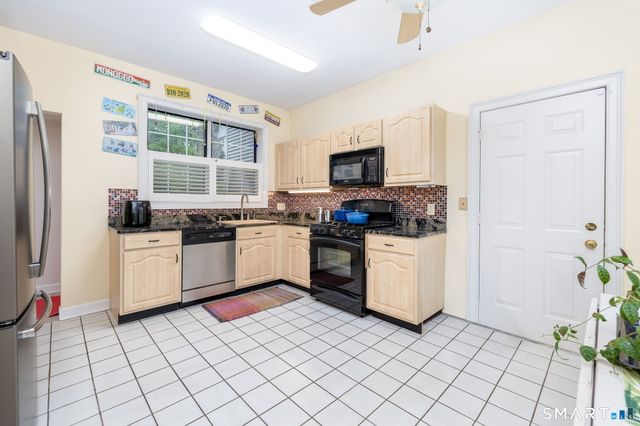 8 Whitward Place, Windsor, CT 06095