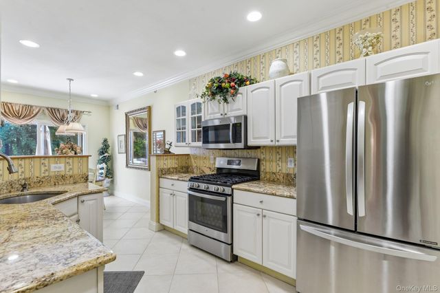 107 Kettles Lane, Medford, NY 11763