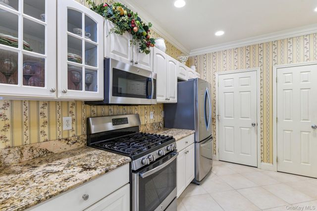 107 Kettles Lane, Medford, NY 11763