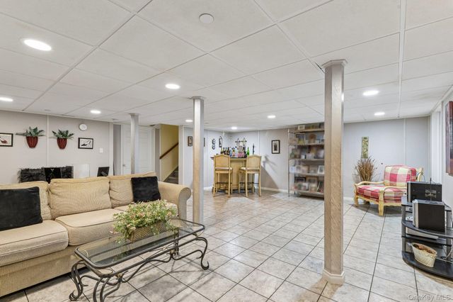 107 Kettles Lane, Medford, NY 11763