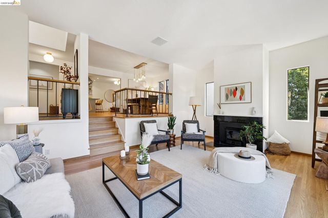 6474 Oakwood Dr, Oakland, CA 94611
