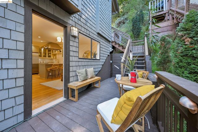 6474 Oakwood Dr, Oakland, CA 94611