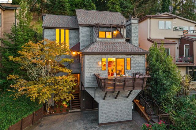 6474 Oakwood Dr, Oakland, CA 94611