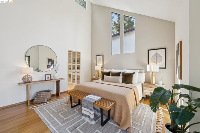 6474 Oakwood Dr, Oakland, CA 94611