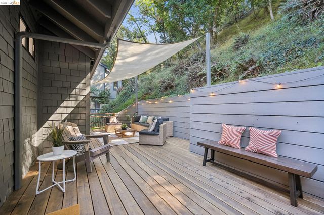 6474 Oakwood Dr, Oakland, CA 94611