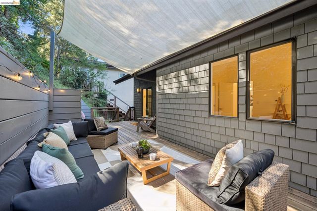 6474 Oakwood Dr, Oakland, CA 94611