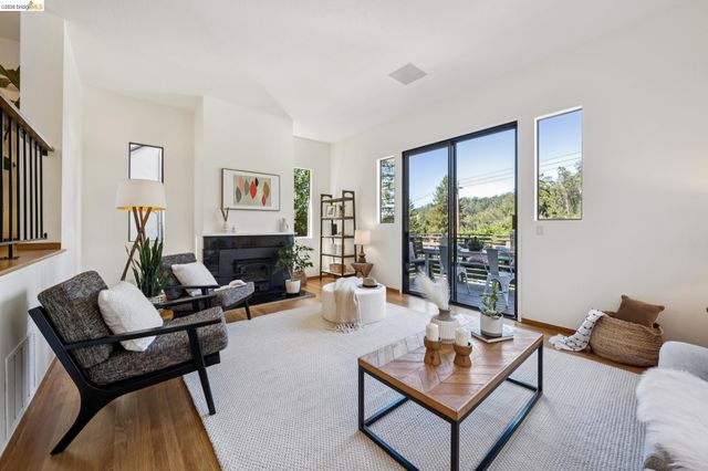 6474 Oakwood Dr, Oakland, CA 94611