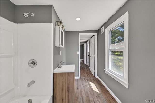 6975 Kirkville Rd, Dewitt, NY 13057