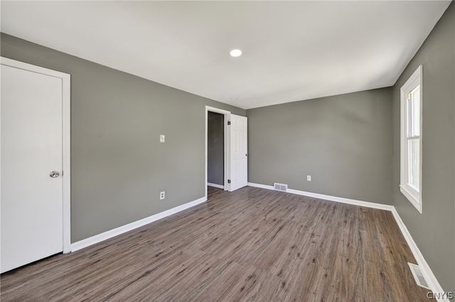 6975 Kirkville Rd, Dewitt, NY 13057