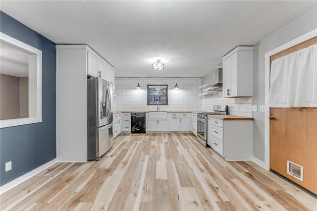 204 W Edmondson Avenue, Springdale, AR 72764