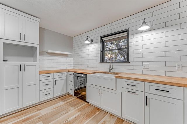 204 W Edmondson Avenue, Springdale, AR 72764