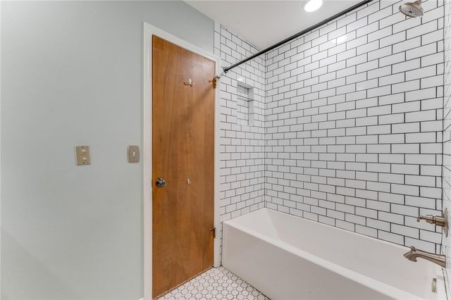 204 W Edmondson Avenue, Springdale, AR 72764