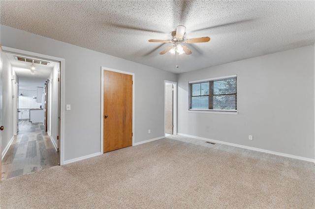 204 W Edmondson Avenue, Springdale, AR 72764