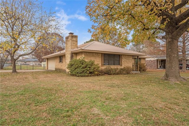 204 W Edmondson Avenue, Springdale, AR 72764