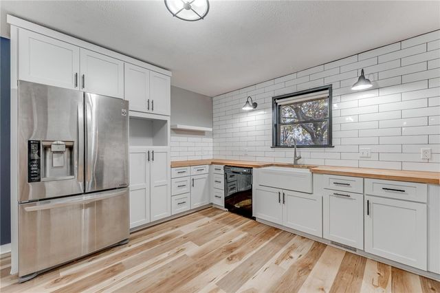 204 W Edmondson Avenue, Springdale, AR 72764