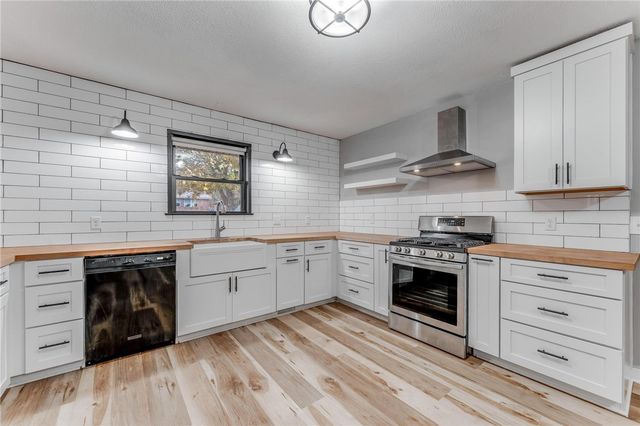 204 W Edmondson Avenue, Springdale, AR 72764