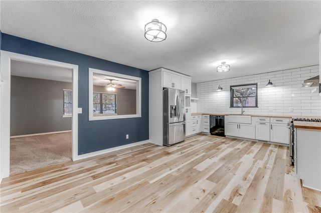 204 W Edmondson Avenue, Springdale, AR 72764