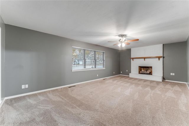 204 W Edmondson Avenue, Springdale, AR 72764