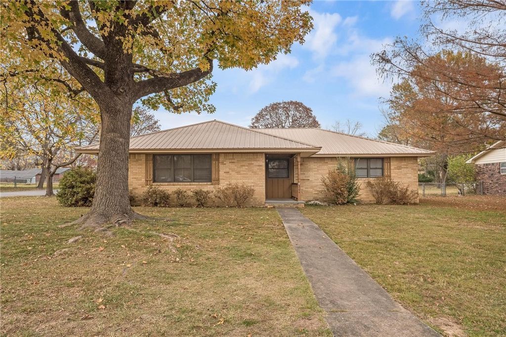 204 W Edmondson Avenue, Springdale, AR 72764