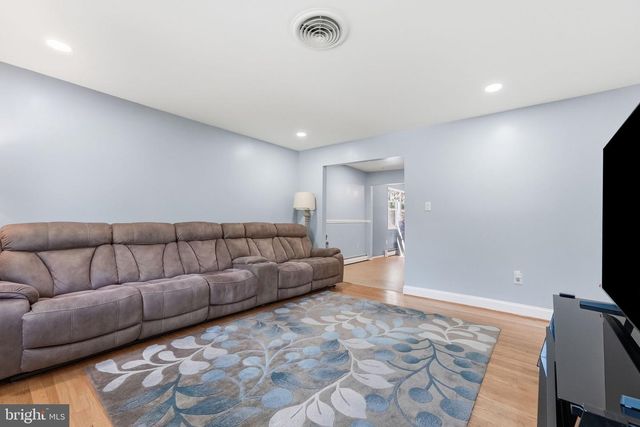 2208 EMPORIA ST, Woodbridge, VA 22191