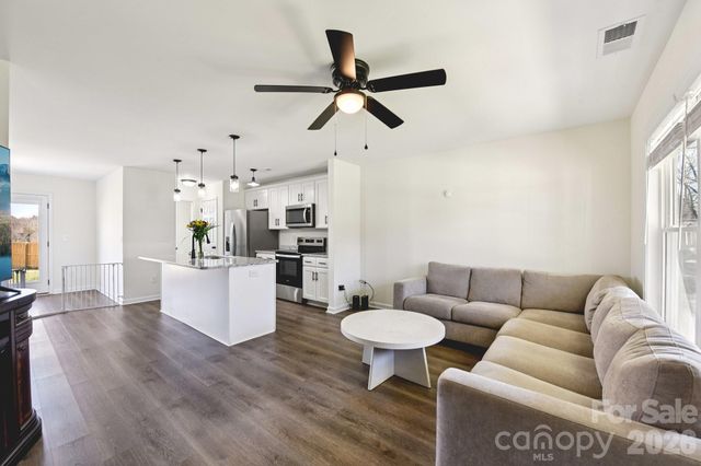 201 N Davis Avenue, Newton, NC 28658