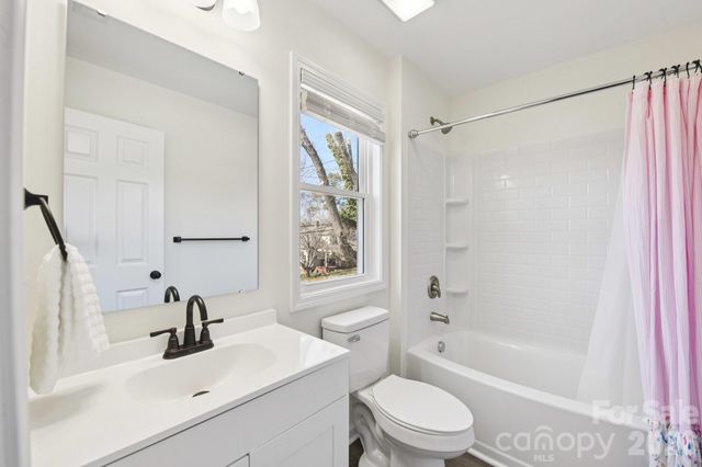 201 N Davis Avenue, Newton, NC 28658