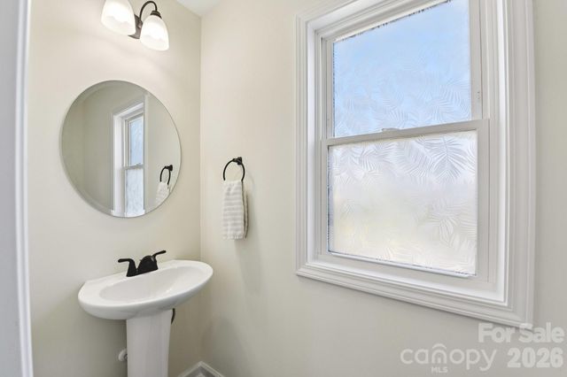 201 N Davis Avenue, Newton, NC 28658