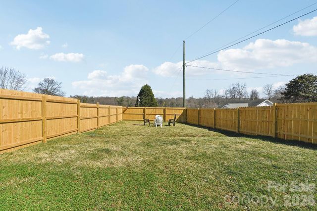 201 N Davis Avenue, Newton, NC 28658