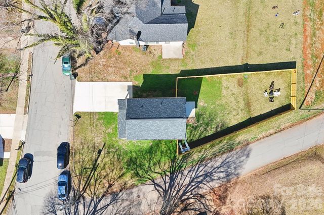 201 N Davis Avenue, Newton, NC 28658