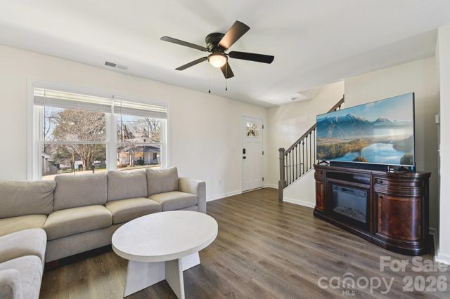 201 N Davis Avenue, Newton, NC 28658