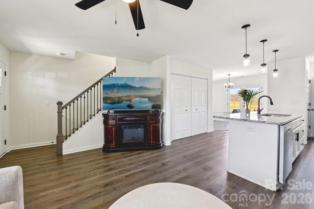 201 N Davis Avenue, Newton, NC 28658