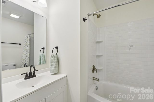 201 N Davis Avenue, Newton, NC 28658