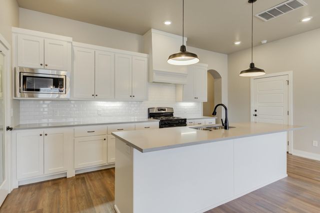 805 N Grover Avenue, Lubbock, TX 79416