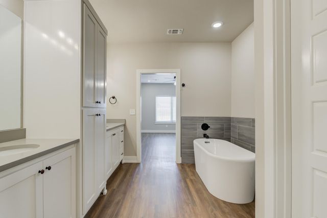 805 N Grover Avenue, Lubbock, TX 79416