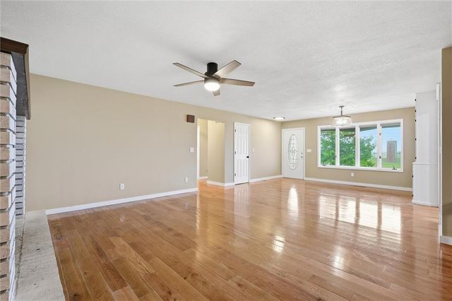 17341 N 158th Street, Basehor, KS 66007