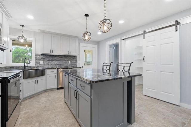 17341 N 158th Street, Basehor, KS 66007