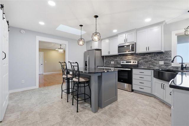 17341 N 158th Street, Basehor, KS 66007