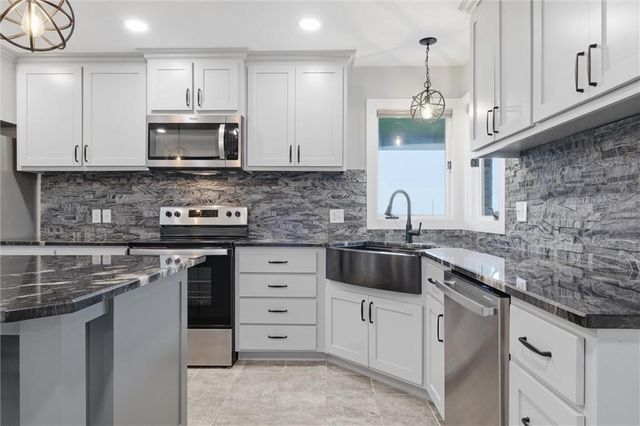 17341 N 158th Street, Basehor, KS 66007