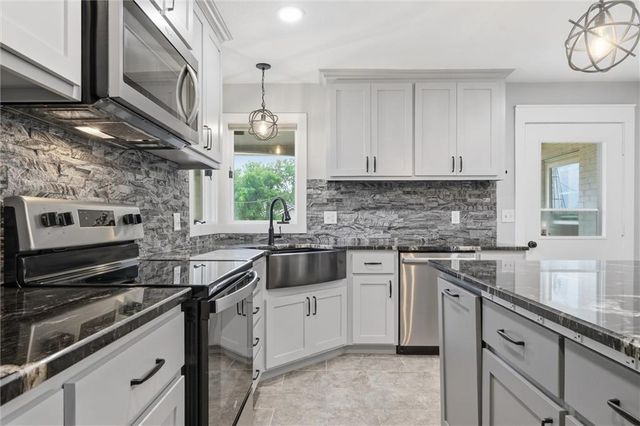17341 N 158th Street, Basehor, KS 66007