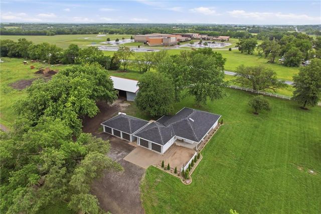 17341 N 158th Street, Basehor, KS 66007
