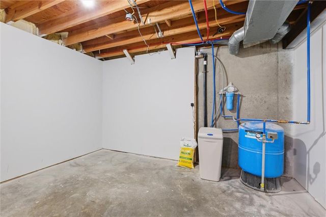 17341 N 158th Street, Basehor, KS 66007