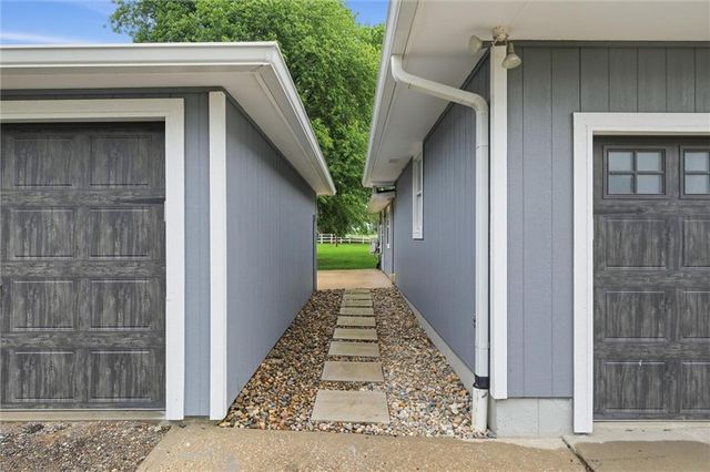 17341 N 158th Street, Basehor, KS 66007