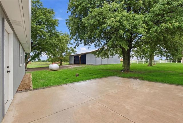 17341 N 158th Street, Basehor, KS 66007