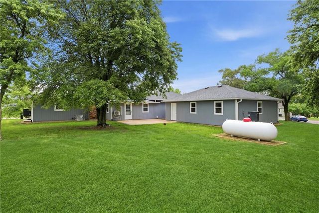 17341 N 158th Street, Basehor, KS 66007