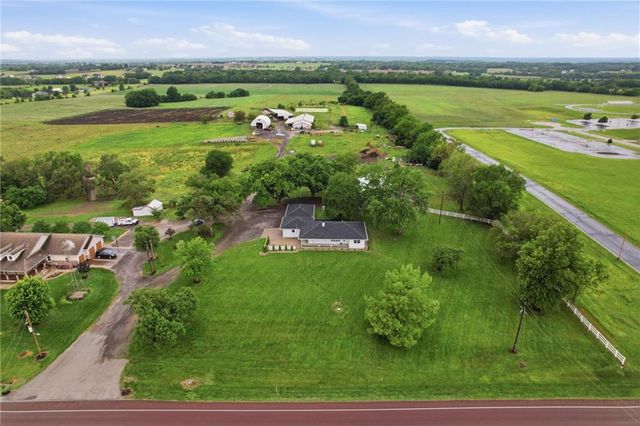 17341 N 158th Street, Basehor, KS 66007
